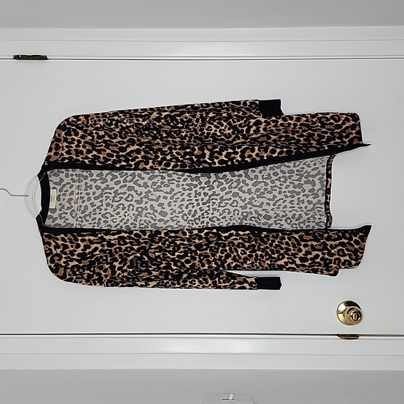 Leopard print cardigan thin, lightweight 🔥 5/$25 Bundle Sale 🔥 - Picture 1 of 7
